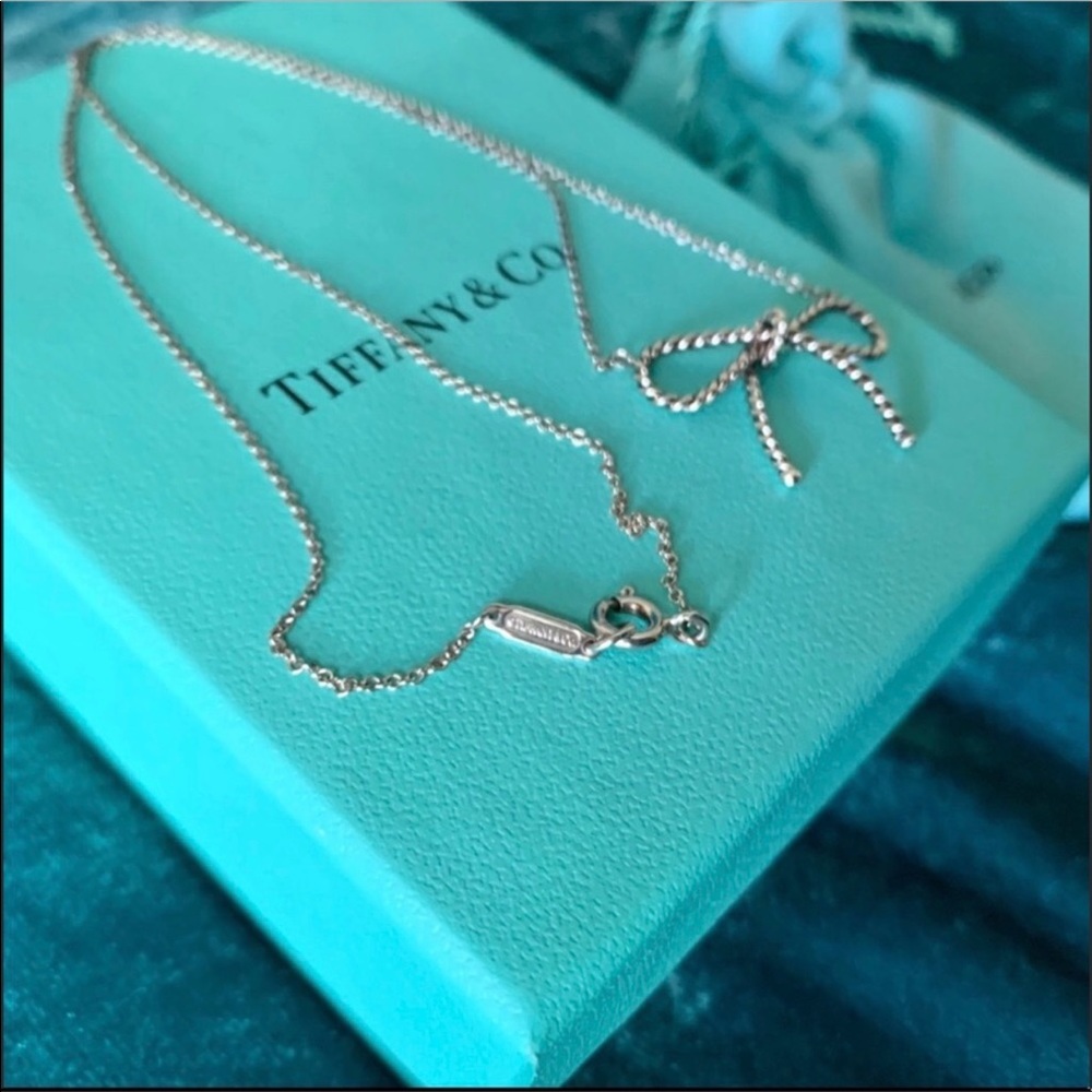 Tiffany Discontinued Silver Bow Necklace - Picture 3 of 3